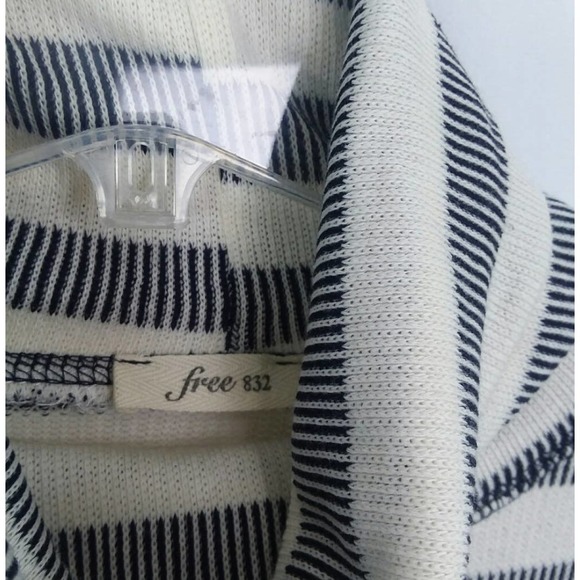 Free 832 Black & White Striped Turtleneck Sweater, Large, New Boutique Item - Picture 9 of 10